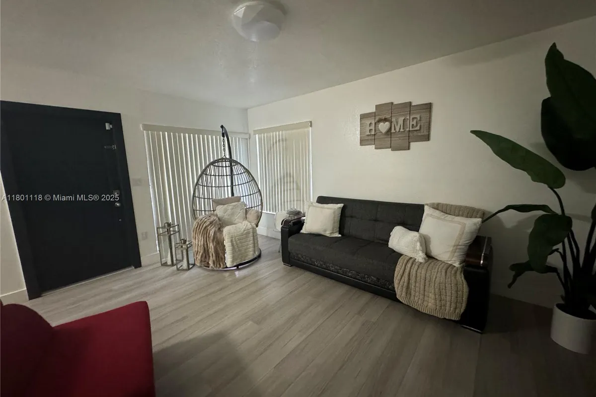 8098 NW 99th Ter, Hialeah Gardens FL 33016