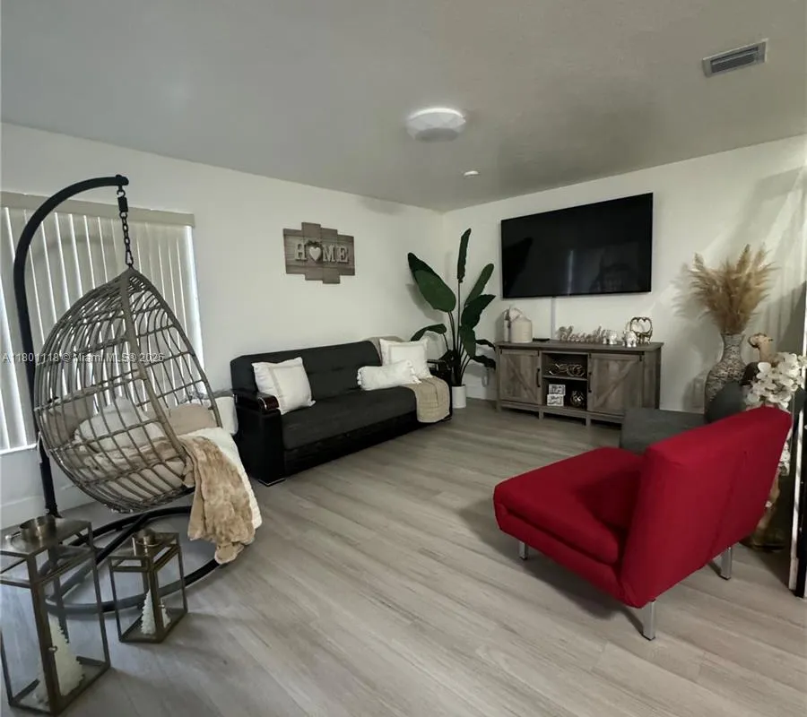 8098 NW 99th Ter, Hialeah Gardens FL 33016