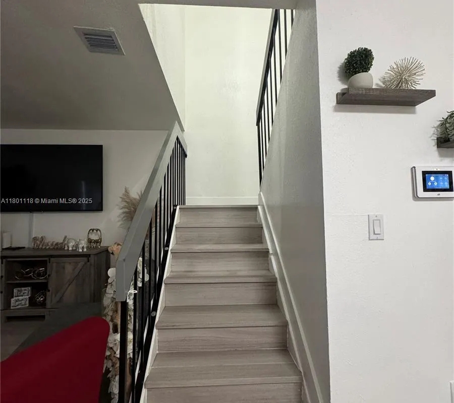 8098 NW 99th Ter, Hialeah Gardens FL 33016