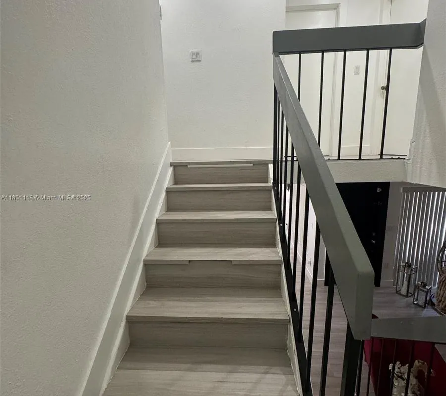 8098 NW 99th Ter, Hialeah Gardens FL 33016