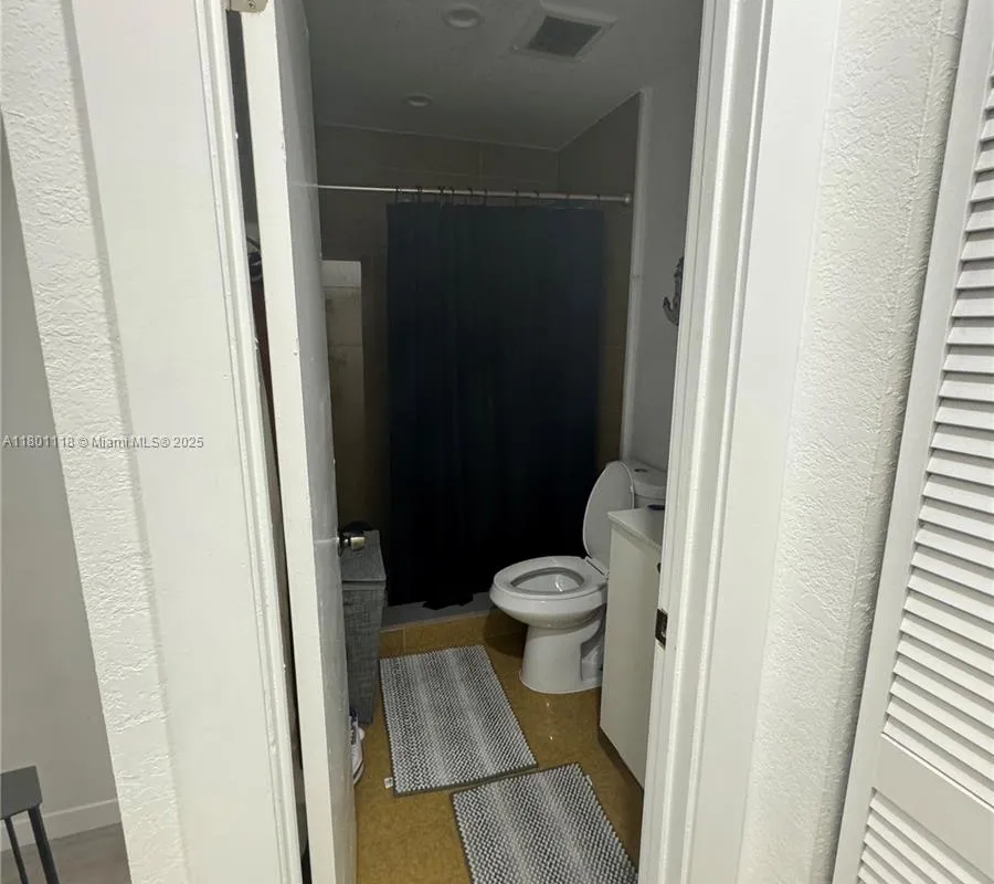 8098 NW 99th Ter, Hialeah Gardens FL 33016