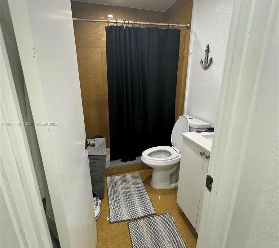 8098 NW 99th Ter, Hialeah Gardens FL 33016