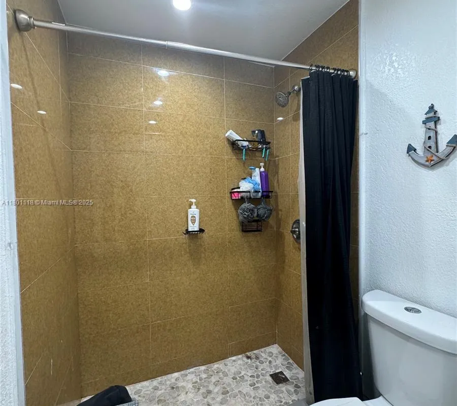 8098 NW 99th Ter, Hialeah Gardens FL 33016