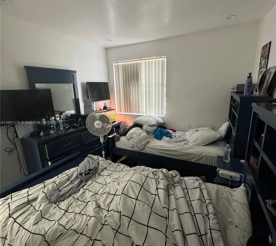 8098 NW 99th Ter, Hialeah Gardens FL 33016