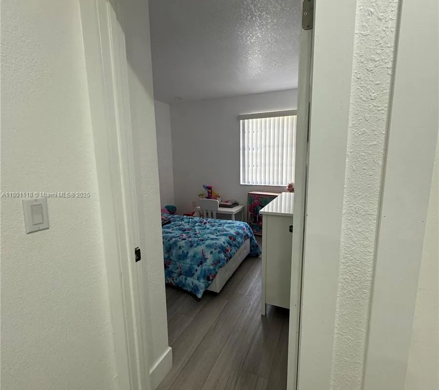 8098 NW 99th Ter, Hialeah Gardens FL 33016