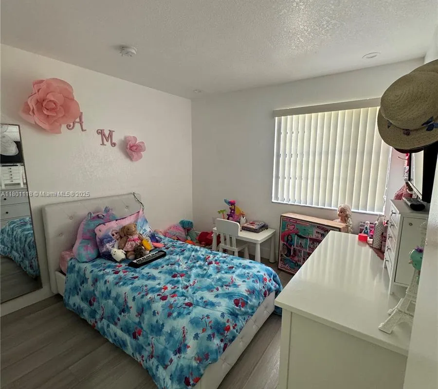 8098 NW 99th Ter, Hialeah Gardens FL 33016