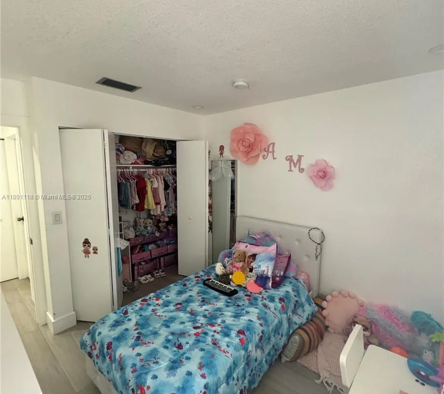 8098 NW 99th Ter, Hialeah Gardens FL 33016