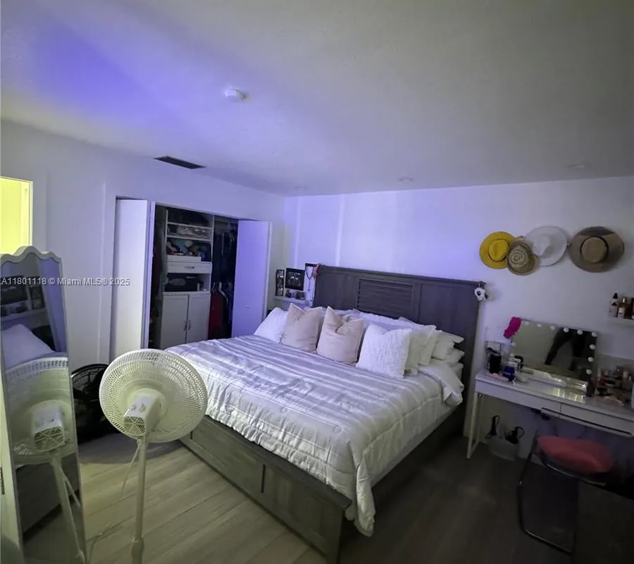 8098 NW 99th Ter, Hialeah Gardens FL 33016