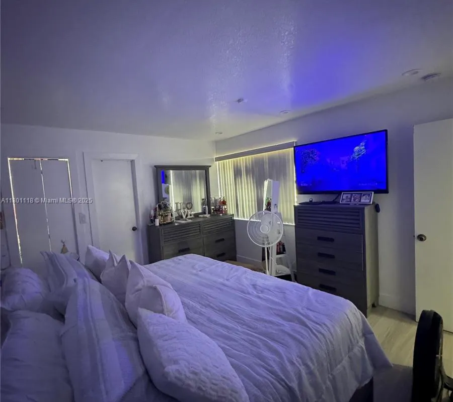 8098 NW 99th Ter, Hialeah Gardens FL 33016