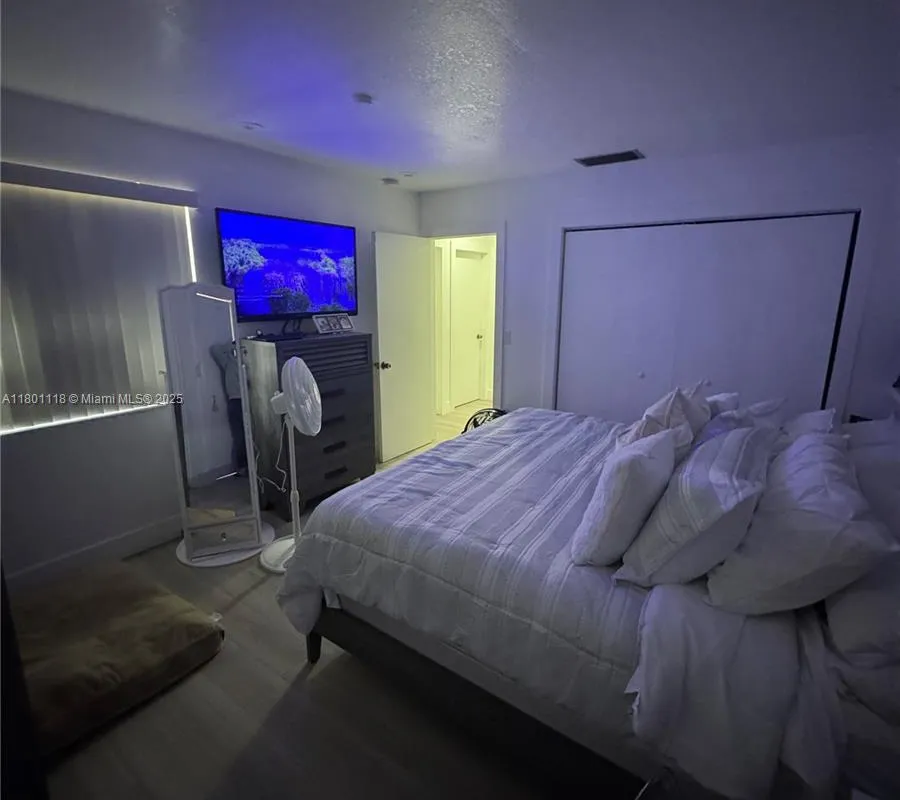 8098 NW 99th Ter, Hialeah Gardens FL 33016