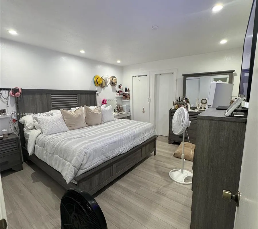 8098 NW 99th Ter, Hialeah Gardens FL 33016