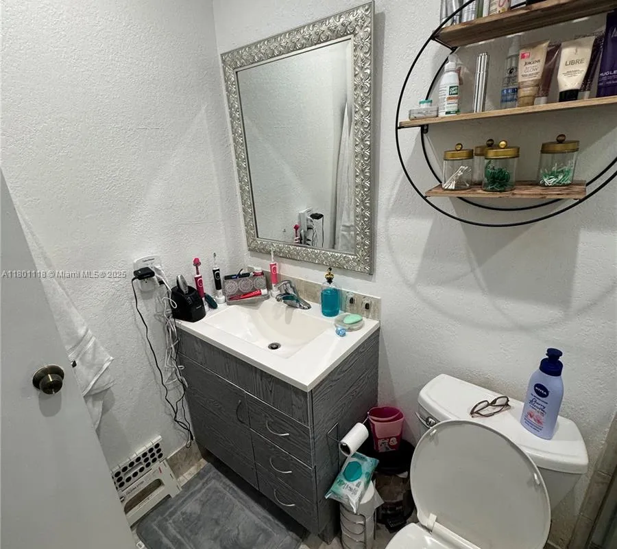 8098 NW 99th Ter, Hialeah Gardens FL 33016