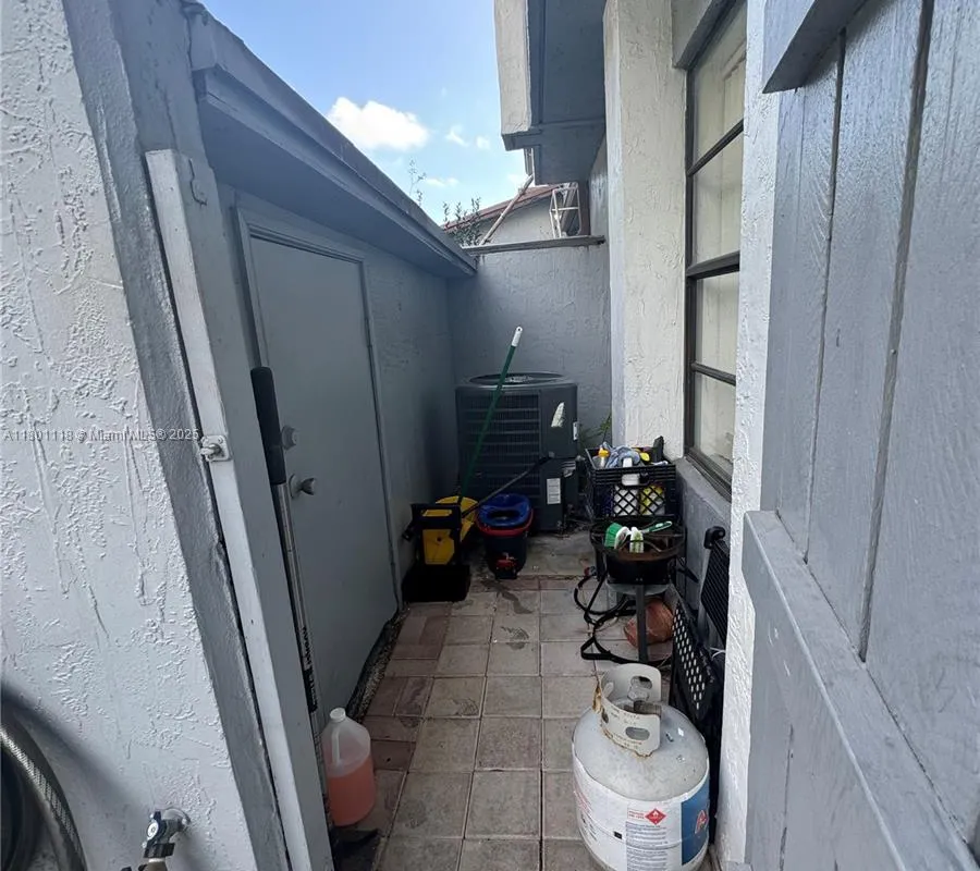 8098 NW 99th Ter, Hialeah Gardens FL 33016