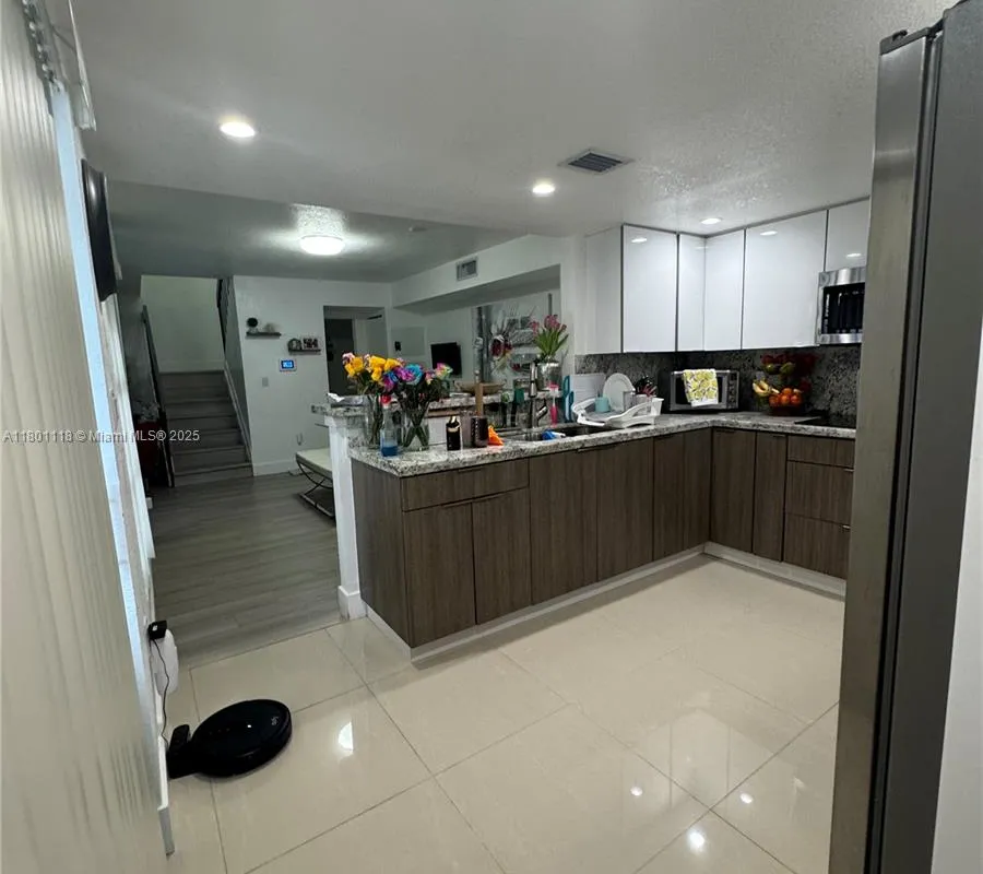 8098 NW 99th Ter, Hialeah Gardens FL 33016