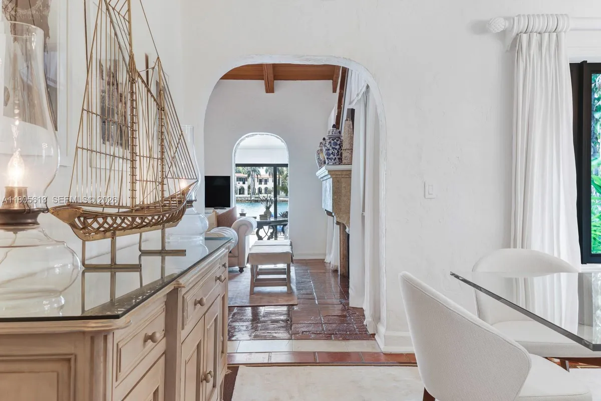 56 S Hibiscus Dr, Miami Beach FL 33139