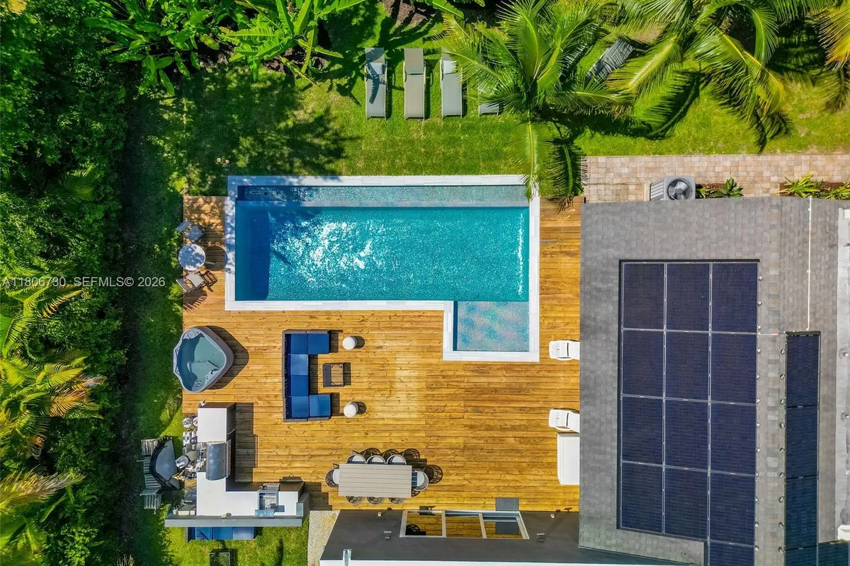 5943 SW 62nd St, South Miami FL 33143