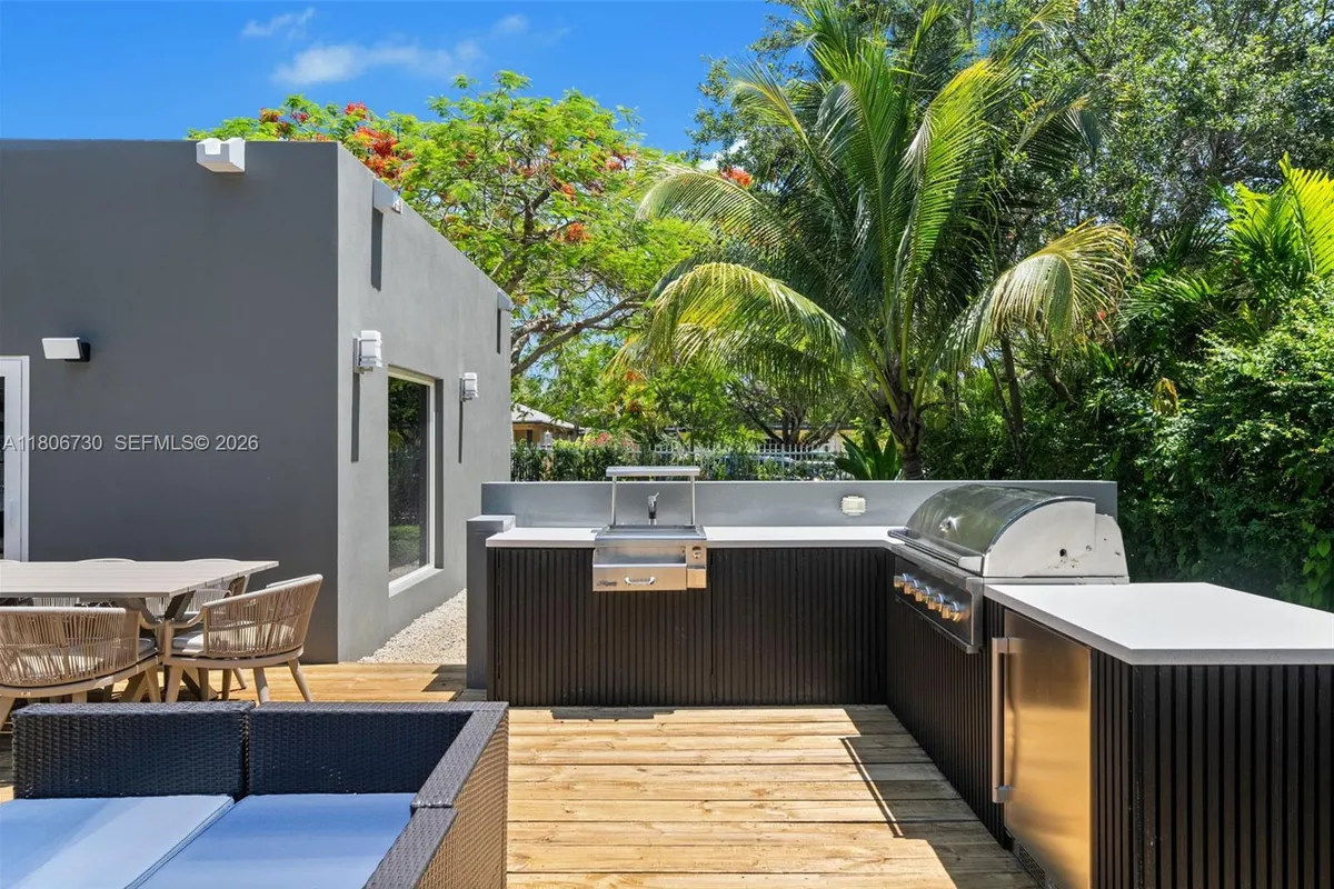 5943 SW 62nd St, South Miami FL 33143