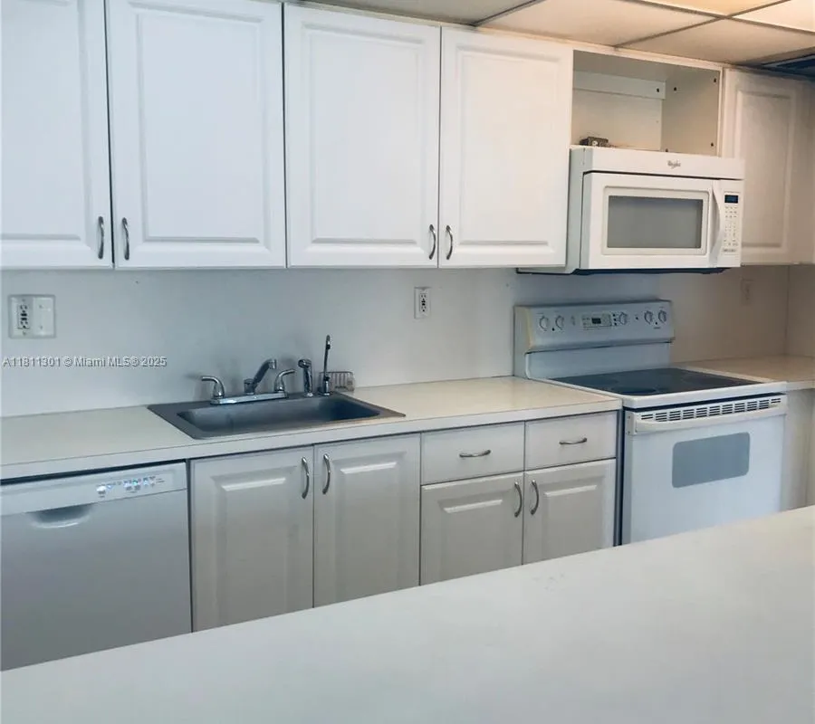 17600 NW 68th Ave # B3006, Hialeah FL 33015