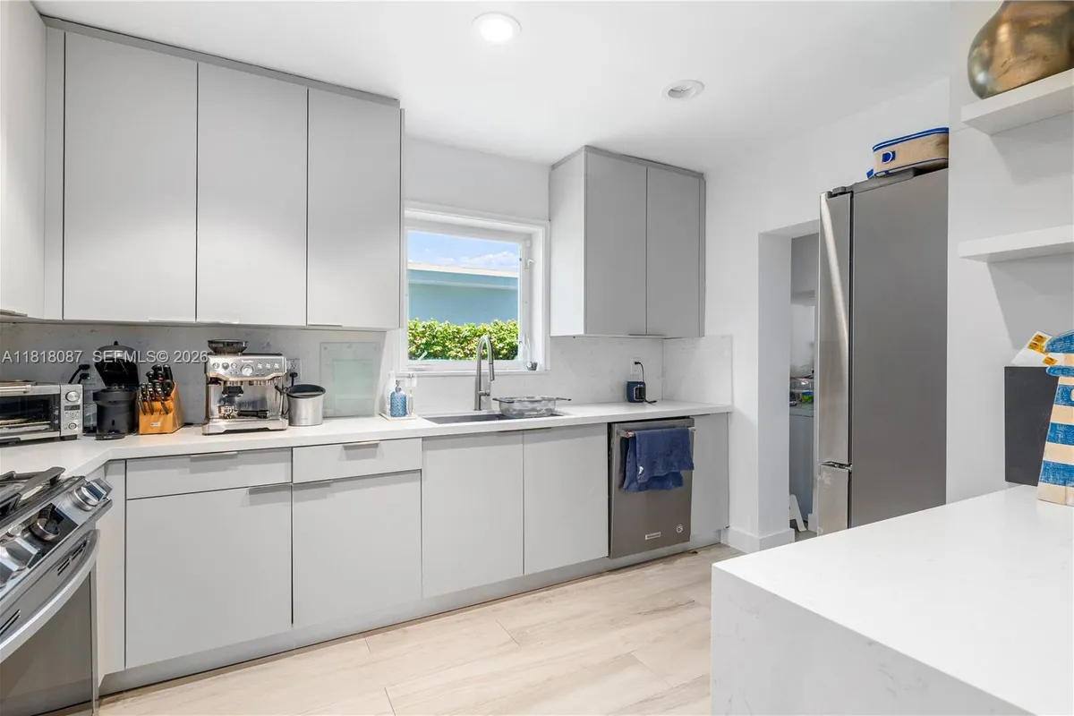 719 W 51st St, Miami Beach FL 33140