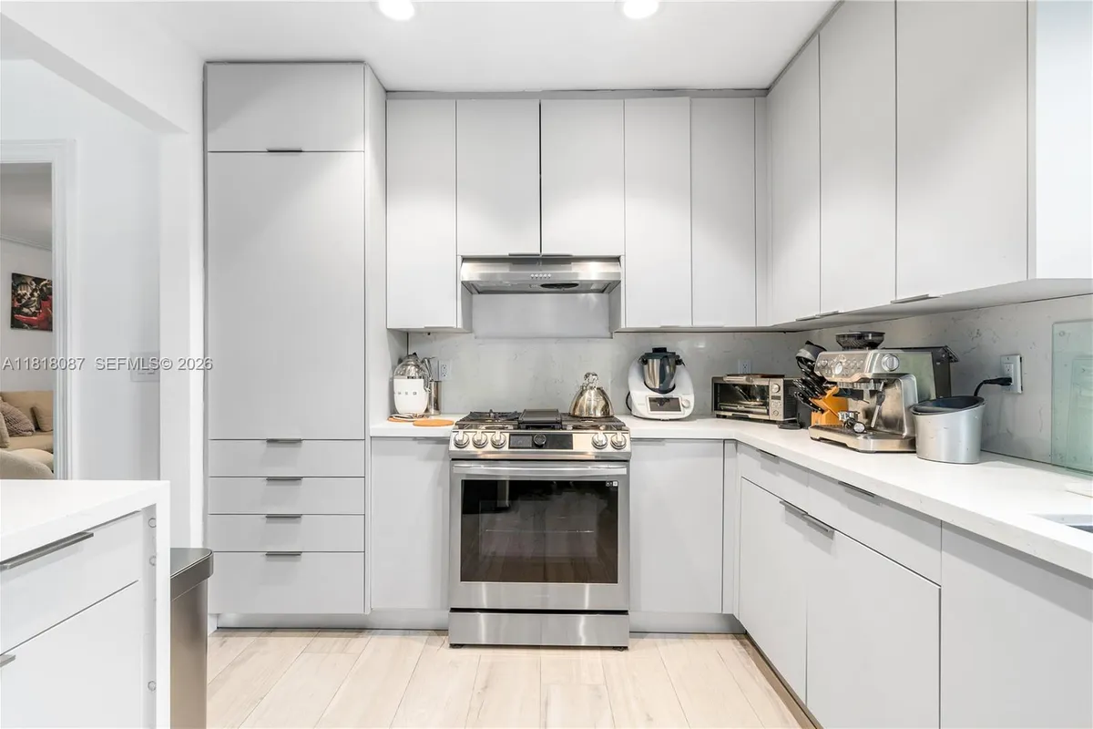 719 W 51st St, Miami Beach FL 33140