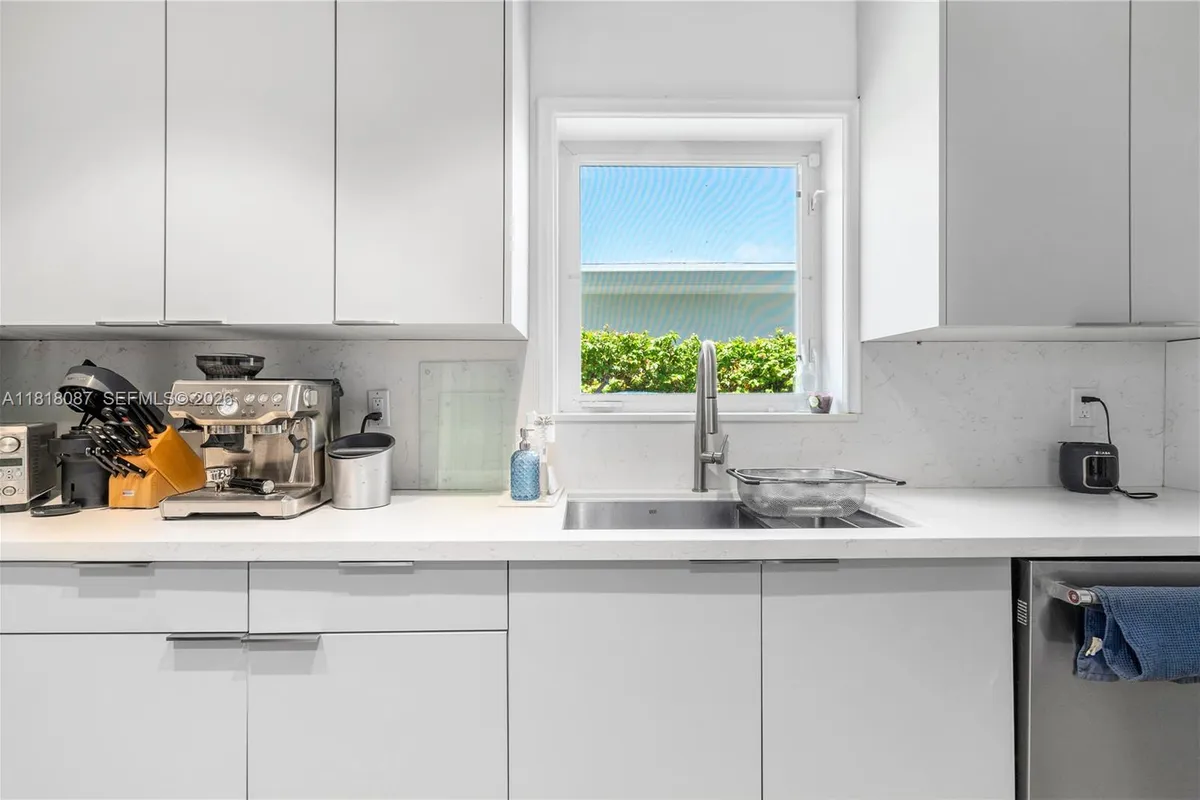 719 W 51st St, Miami Beach FL 33140