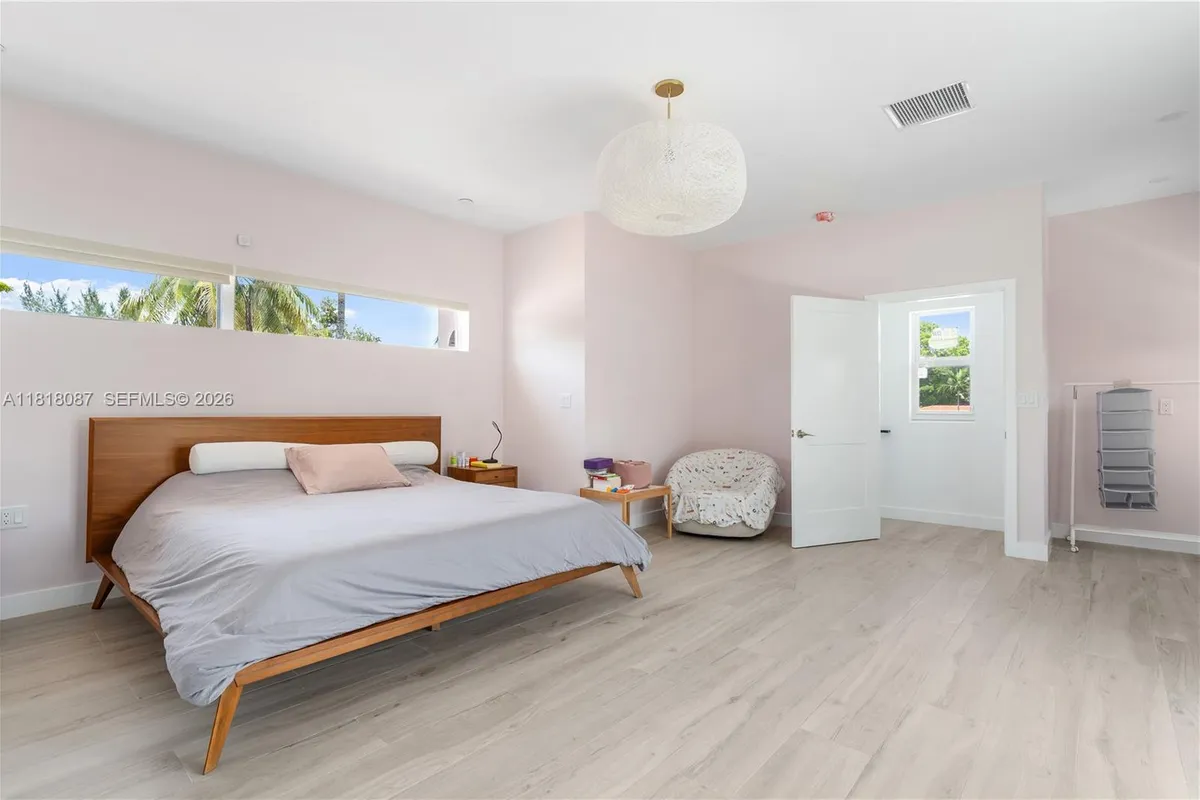 719 W 51st St, Miami Beach FL 33140