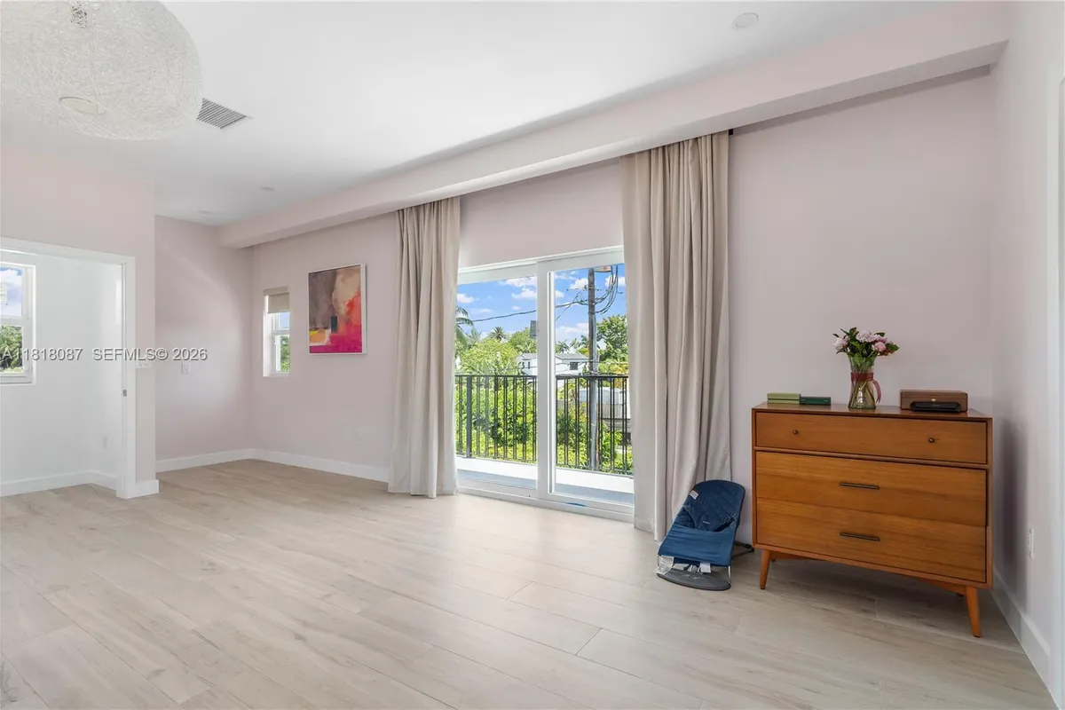 719 W 51st St, Miami Beach FL 33140