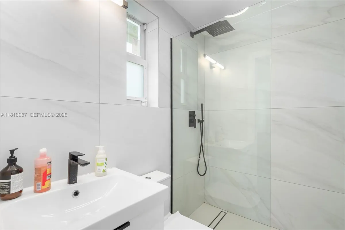 719 W 51st St, Miami Beach FL 33140