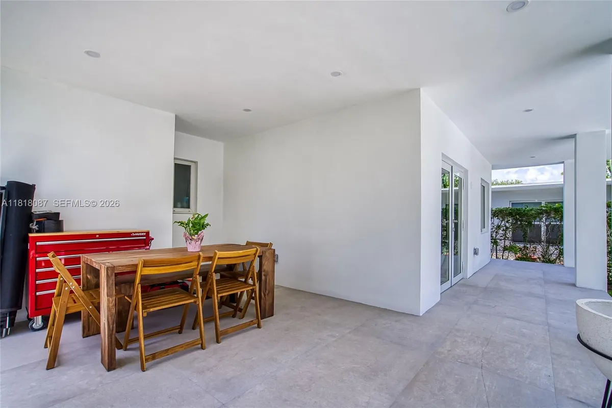 719 W 51st St, Miami Beach FL 33140