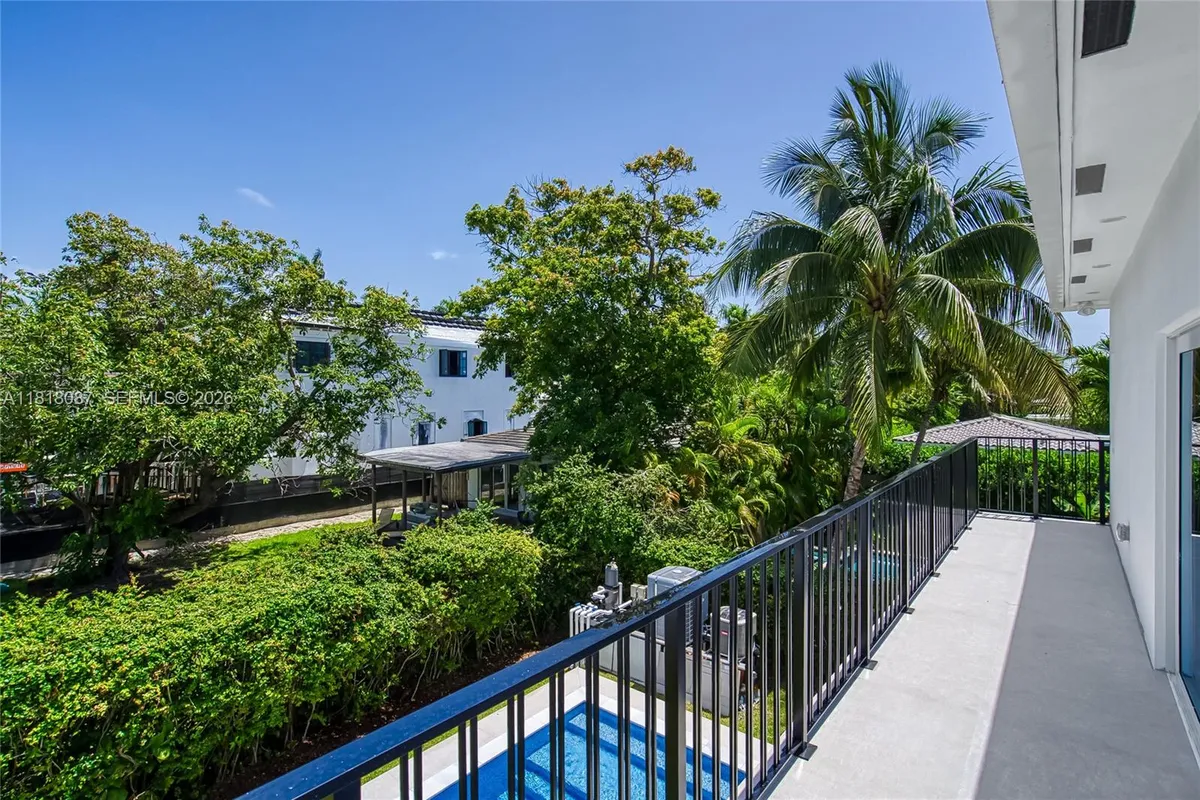 719 W 51st St, Miami Beach FL 33140