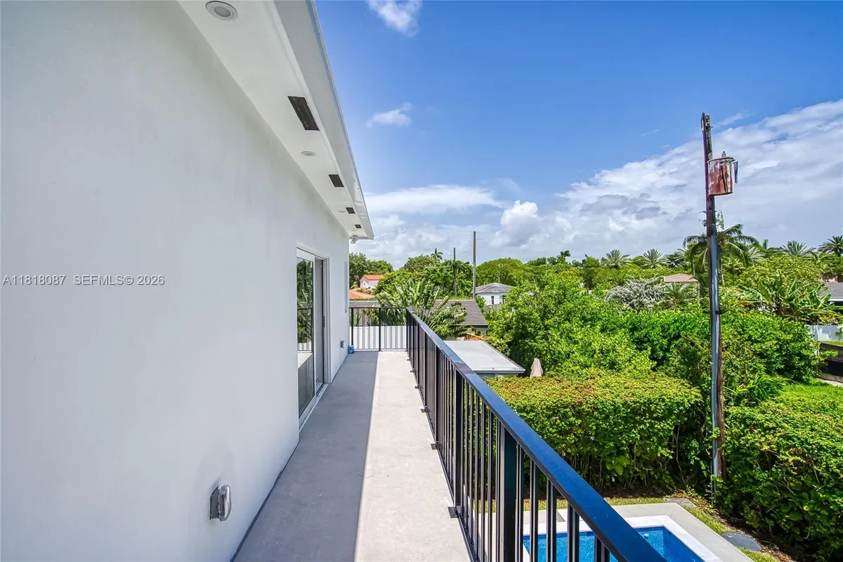 719 W 51st St, Miami Beach FL 33140