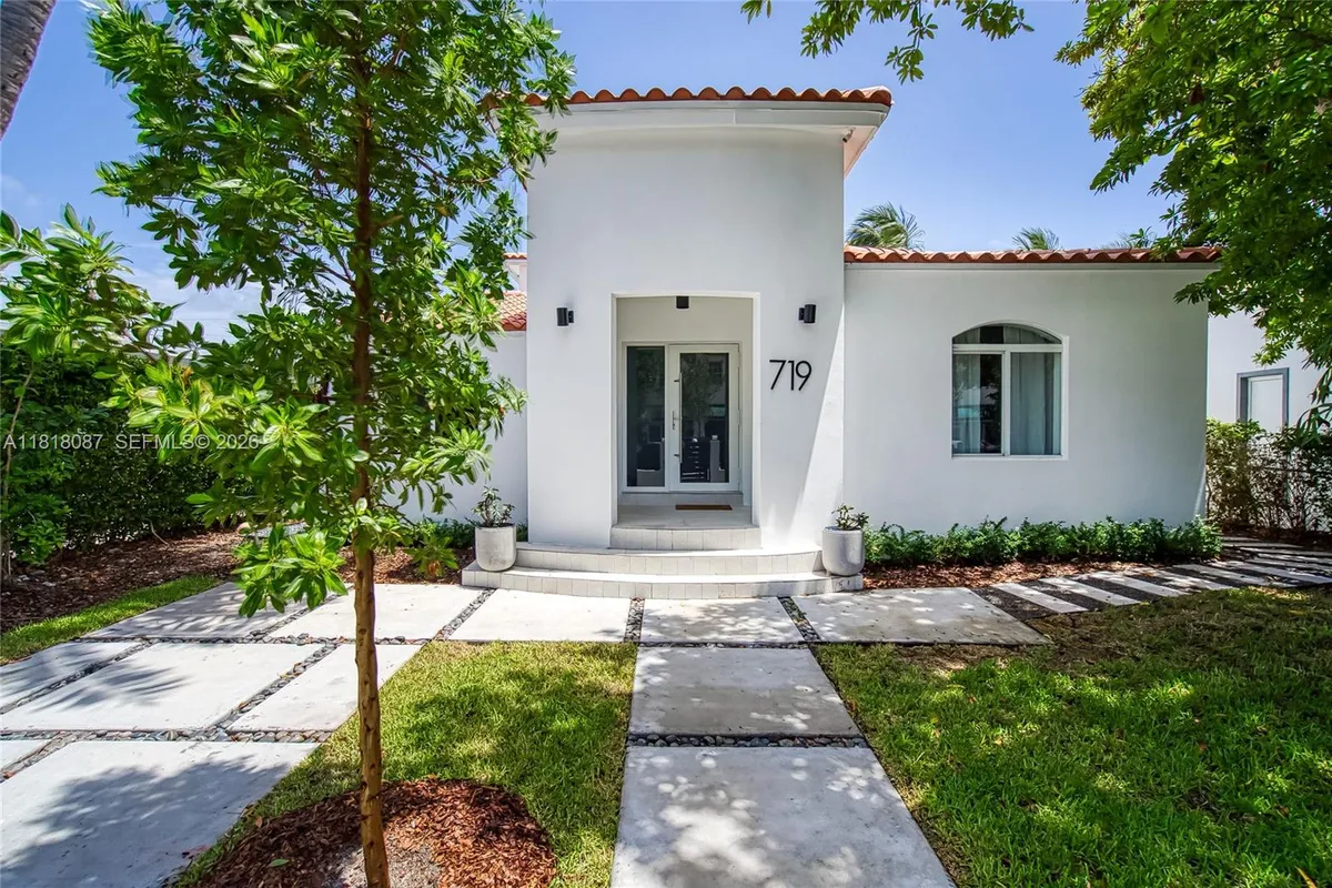 719 W 51st St, Miami Beach FL 33140