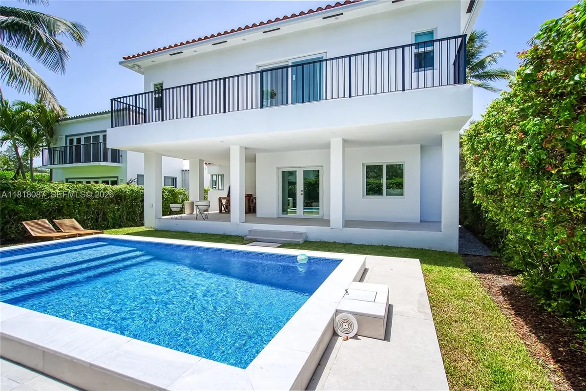 719 W 51st St, Miami Beach FL 33140