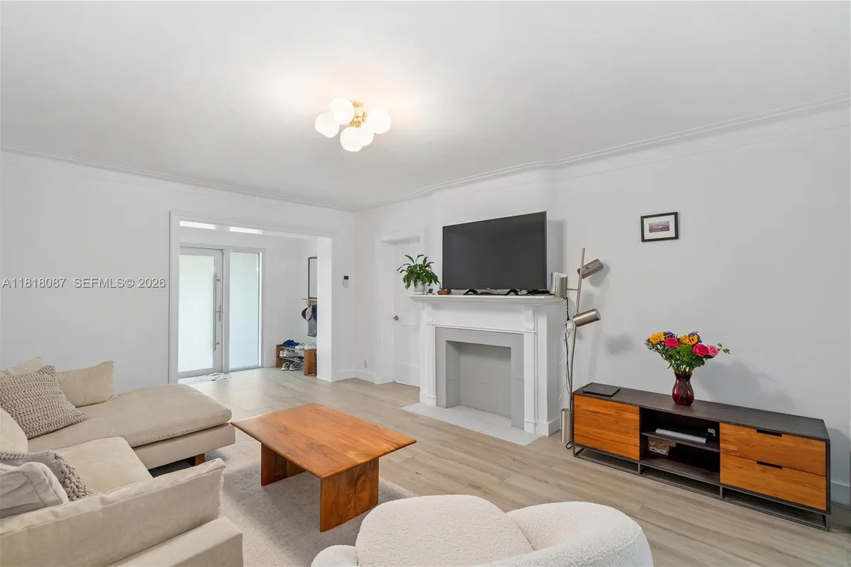 719 W 51st St, Miami Beach FL 33140