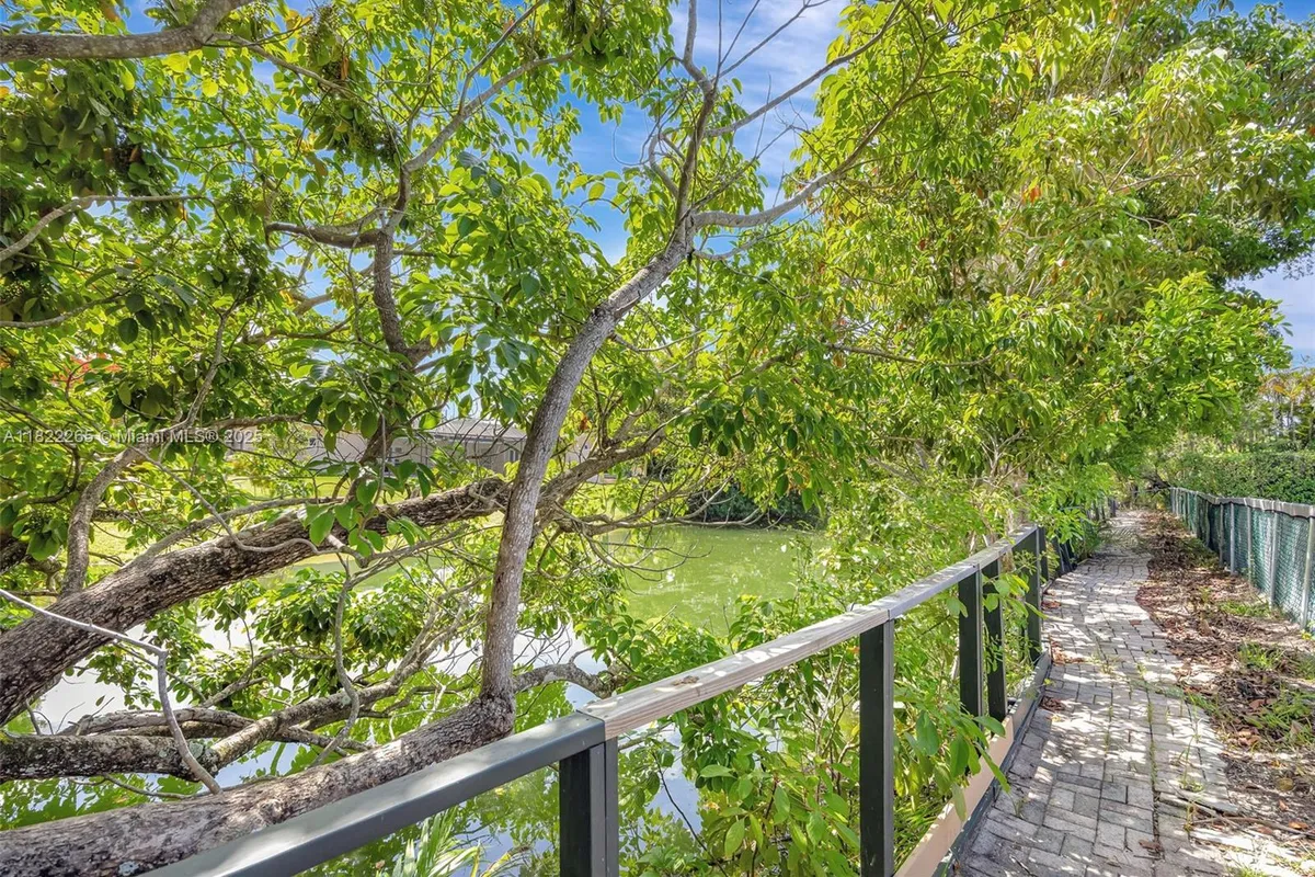 11230 SW 69th Ct, Pinecrest FL 33156