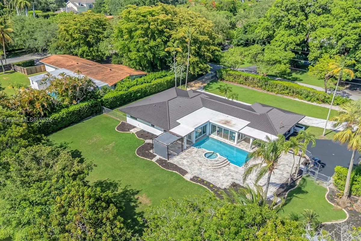 11230 SW 69th Ct, Pinecrest FL 33156