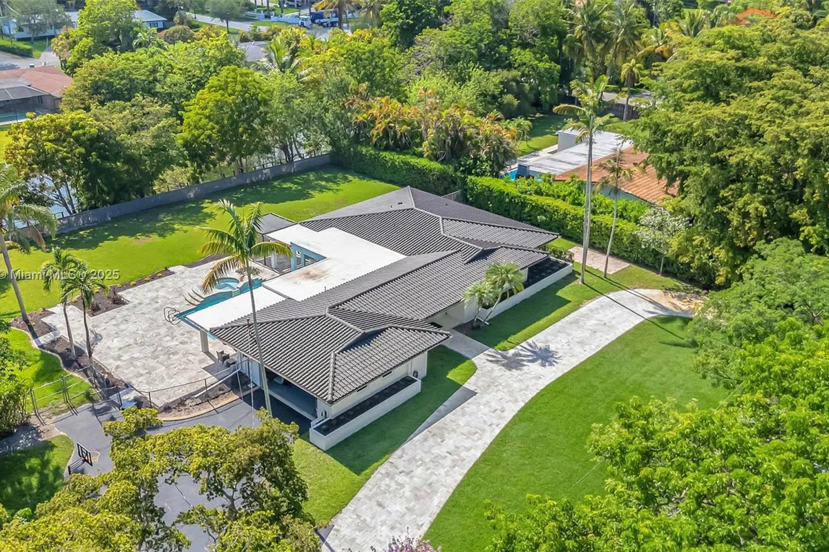 11230 SW 69th Ct, Pinecrest FL 33156