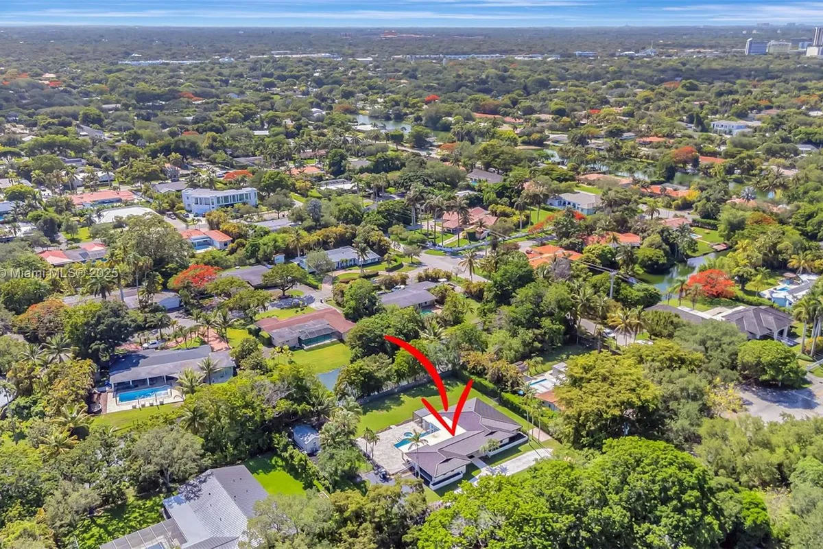 11230 SW 69th Ct, Pinecrest FL 33156