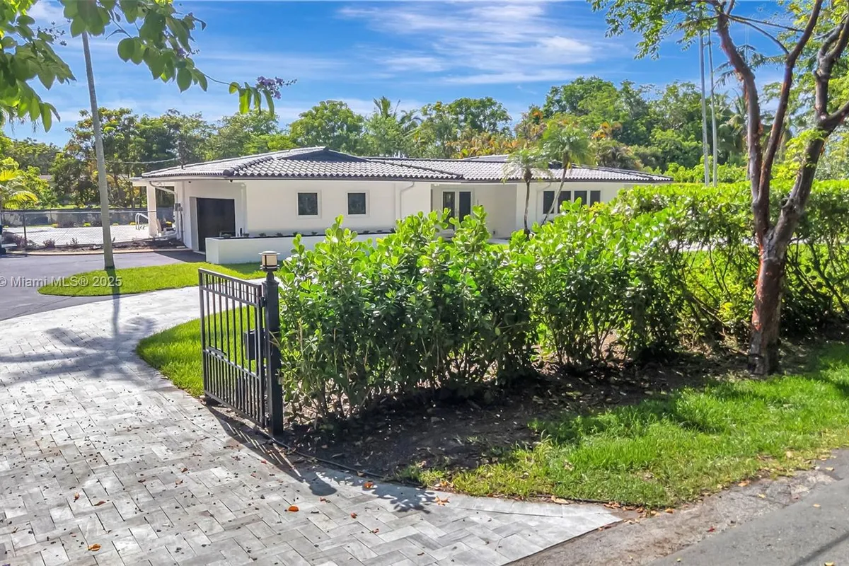 11230 SW 69th Ct, Pinecrest FL 33156