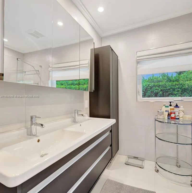 11230 SW 69th Ct, Pinecrest FL 33156