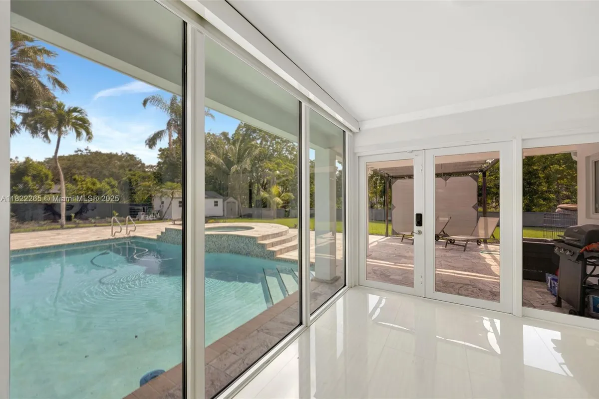 11230 SW 69th Ct, Pinecrest FL 33156