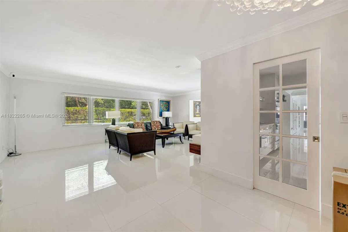 11230 SW 69th Ct, Pinecrest FL 33156