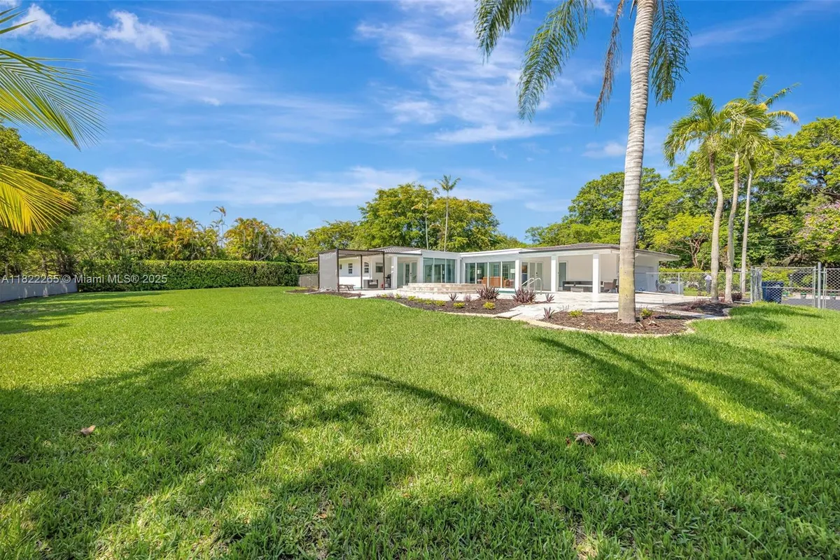 11230 SW 69th Ct, Pinecrest FL 33156