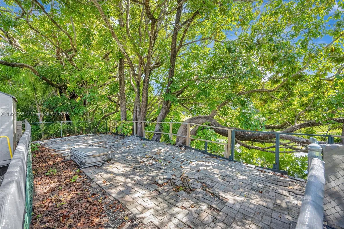 11230 SW 69th Ct, Pinecrest FL 33156