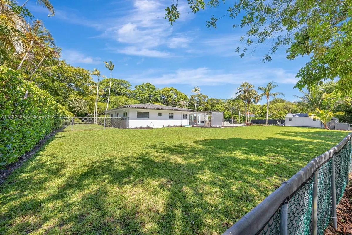 11230 SW 69th Ct, Pinecrest FL 33156