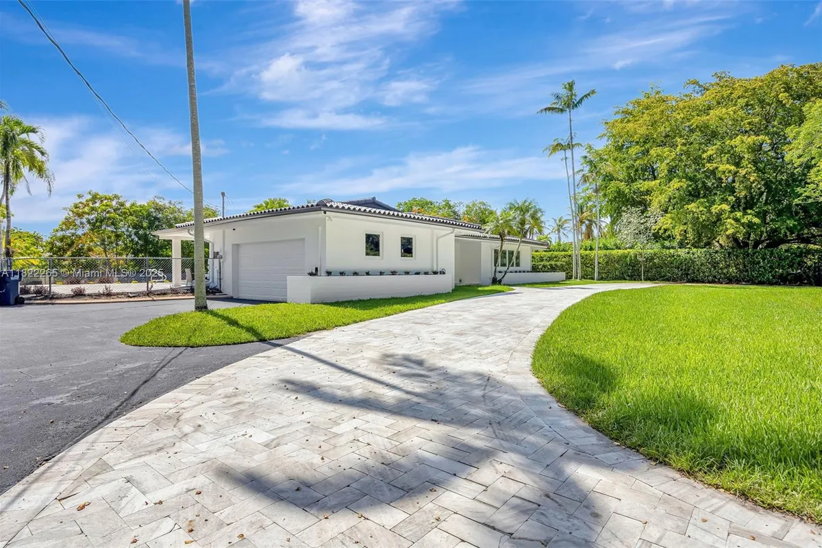 11230 SW 69th Ct, Pinecrest FL 33156