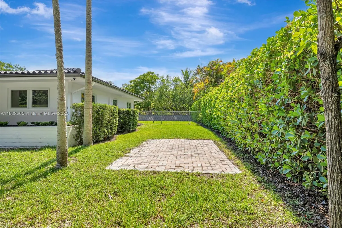 11230 SW 69th Ct, Pinecrest FL 33156