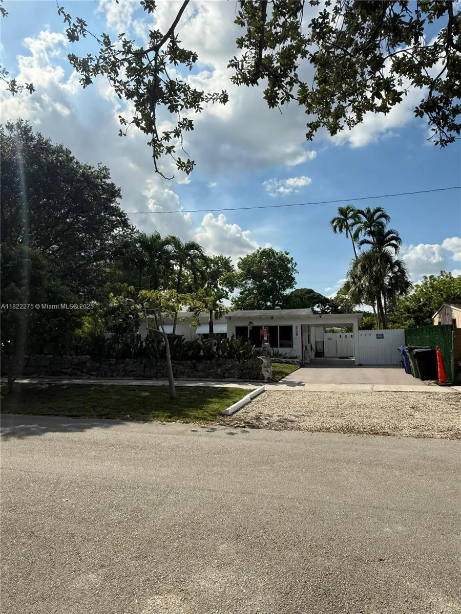 205 SW 21st Way, Fort Lauderdale FL 33312