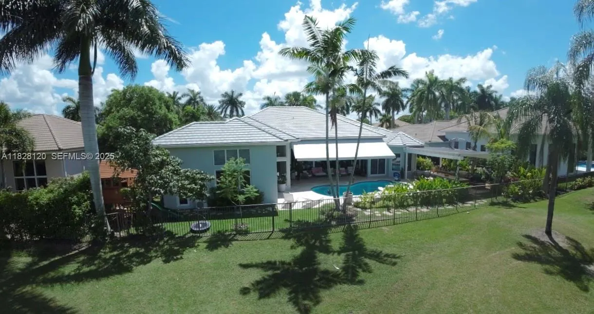 2493 Poinciana Dr, Weston FL 33327