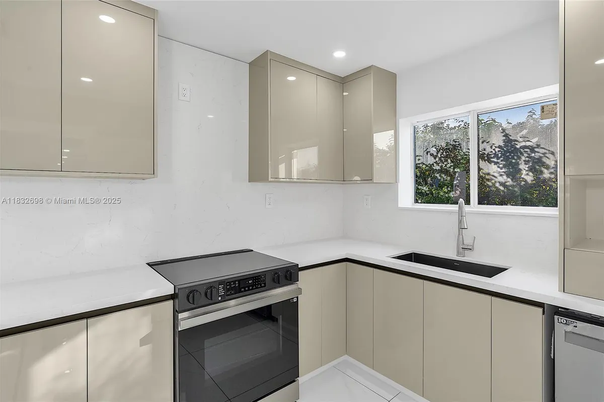 6540 SW 25th St, Miami FL 33155